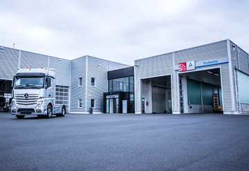 Mercedes-Benz Trucks in den Autohäusern der RKG Nutzfahrzeuge in Bornheim, Bonn, Siegburg, Linz und Euskirchen nahe Köln
