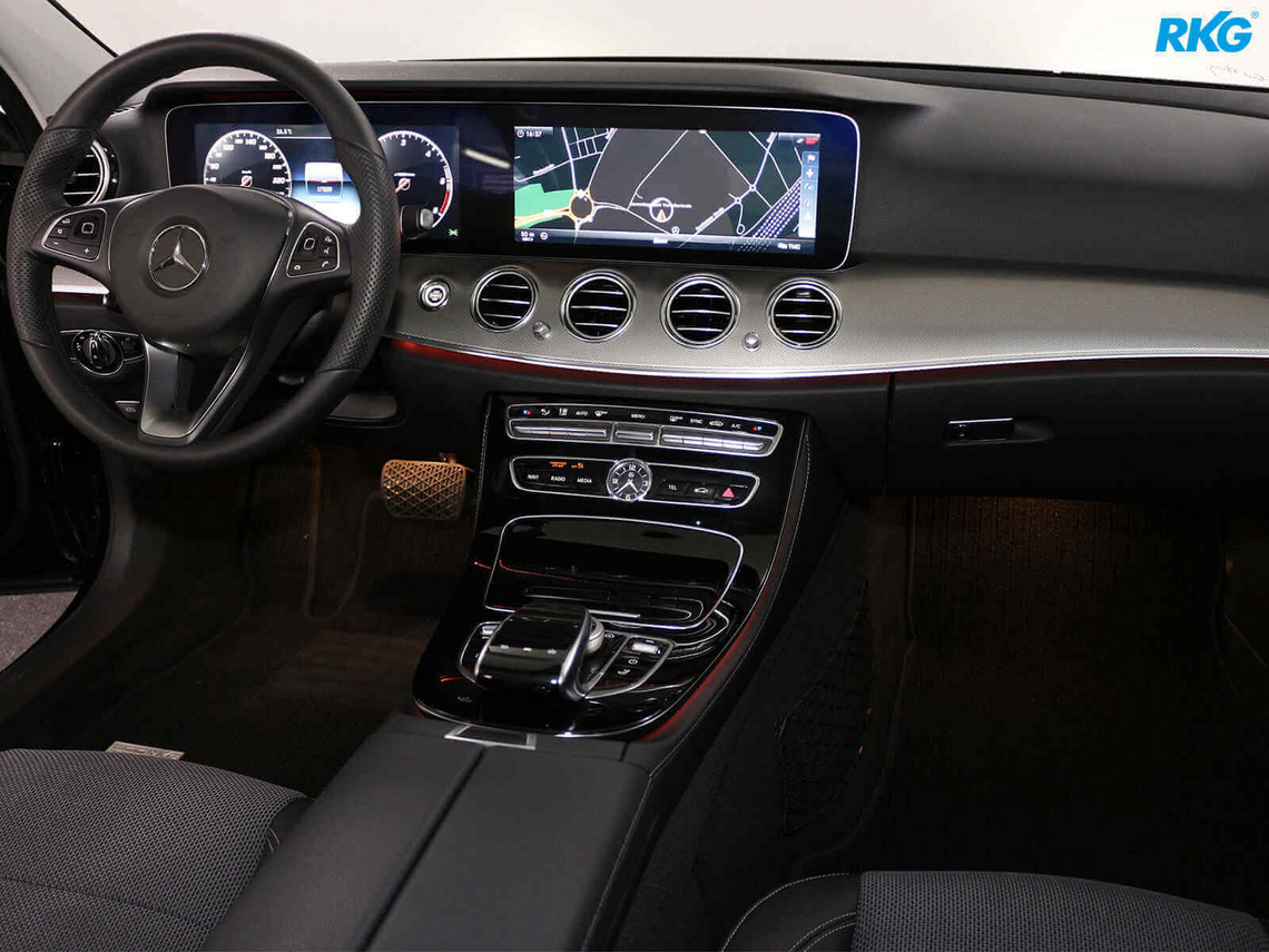 Cockpitansicht unserer Mercedes-Benz E-Klasse Aktionsfahrzeuge im Gebrauchtwagen-Leasing